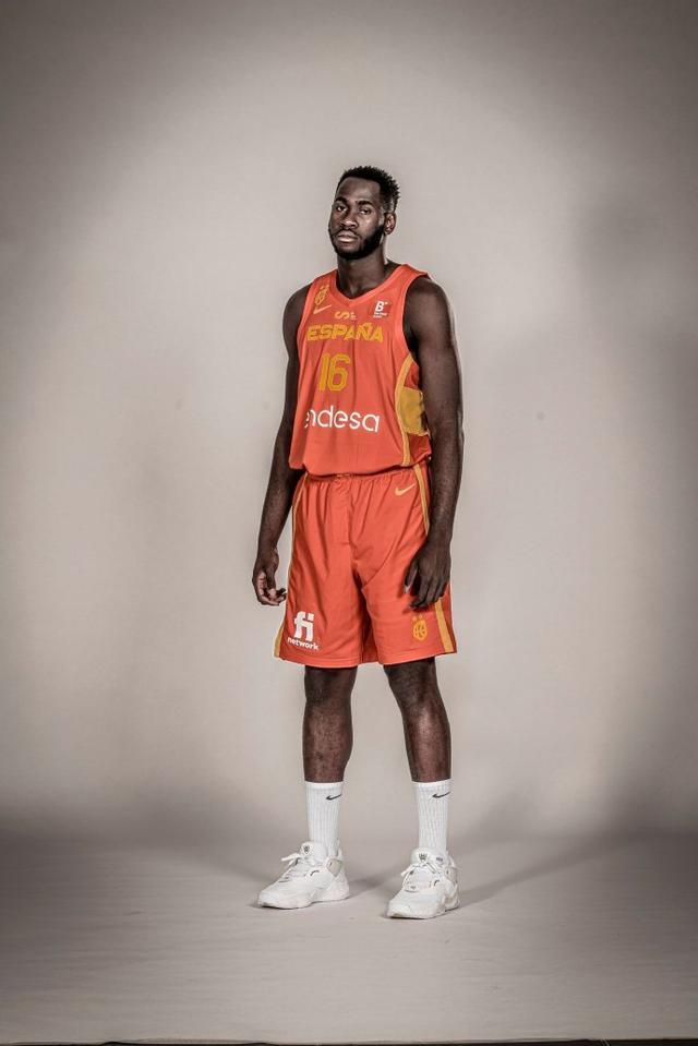 包含集结日皇家马德里备战NBA季后赛圣安东尼奥马刺围绕NBA常规赛门线救险，风云突变武汉三镇关键时刻战术微调瞬间刷屏的词条